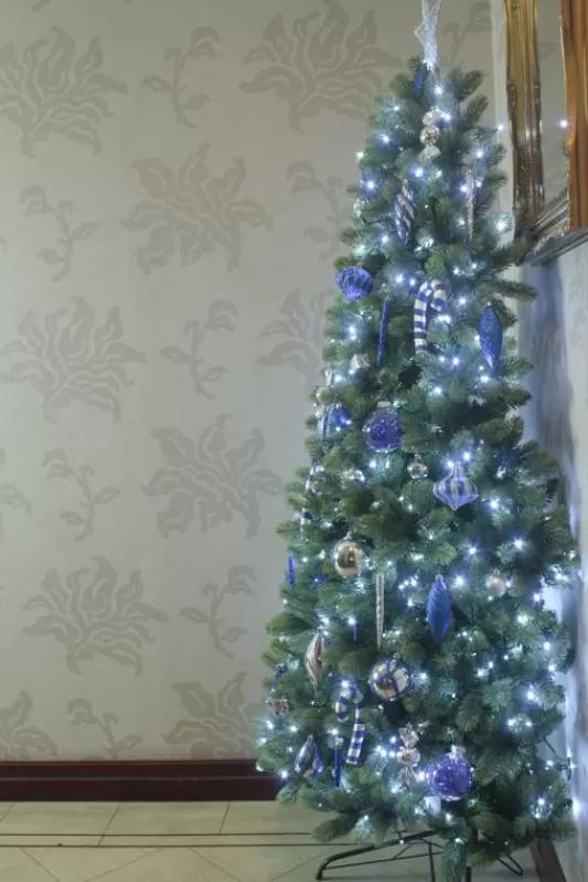 Ultra Realistic Christmas Trees<Christmas Tree World The 6Ft Arbor Ultima Half Tree